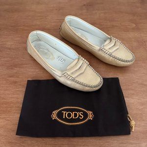 tods gommini driving moccasins • gold leather • sz 9 • $445
